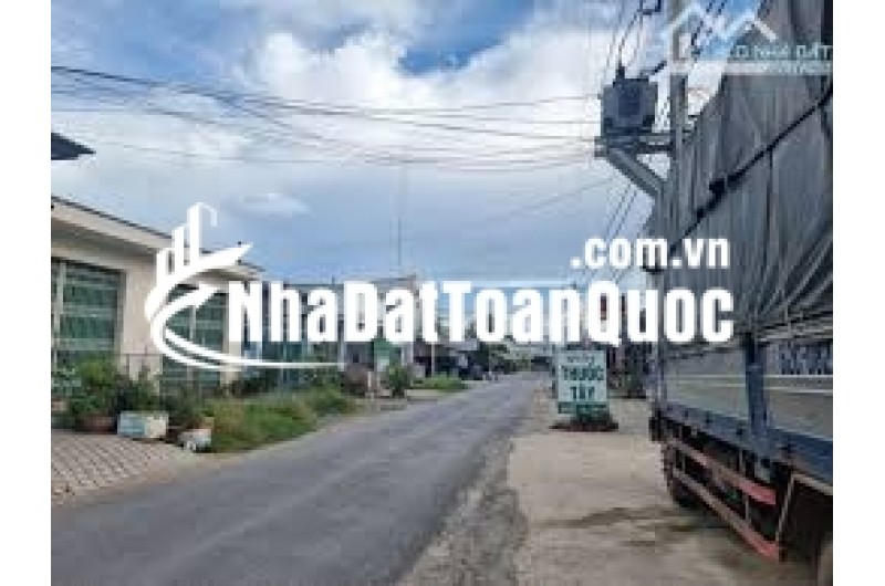 Cần ra gấp lô đất DT 826 Long An